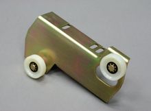 R/H Centre Lock Plate With 2 Rollers